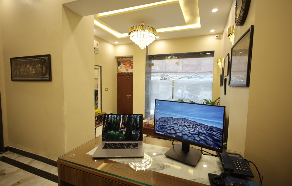 Transforming Hospitality Through Technology: How Smart Hotels Enhance Guest Experiences